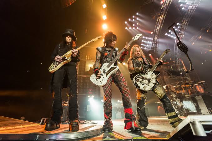 Crowd at a Mötley Crüe show